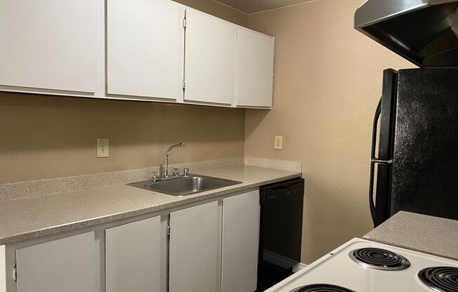 3 beds, 2 baths, 643 sqft, $2,000, Unit A206