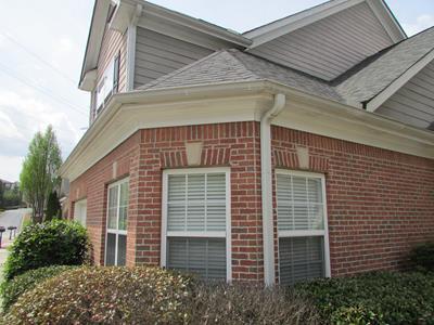 3 Bedroom 2.5 Bath Condo Located Off Barrett Pkwy in Kennesaw! GREAT Location!