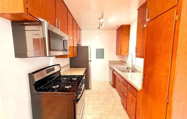 956 Wilcox Ave