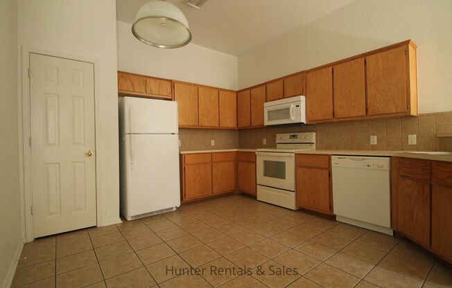 3 beds, 2 baths, $1,250, Unit Unit A