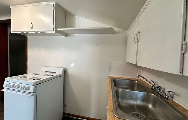 2 beds, 1 bath, $850, Unit #2