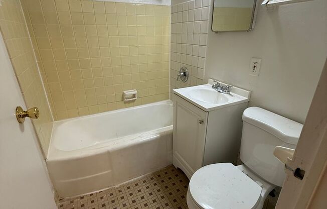 Studio, 1 bath, 400 sqft, $850, Unit #311