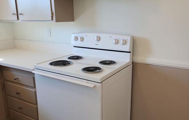 1 bed, 1 bath, $1,690, Unit D