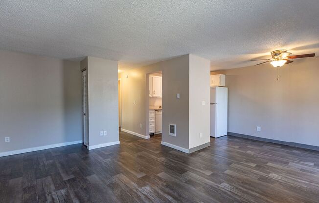 2 beds, 1 bath, 735 sqft, $1,695, Unit 07