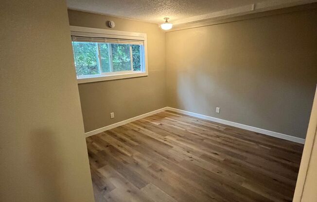 2 beds, 1 bath, 727 sqft, $1,695, Unit 24