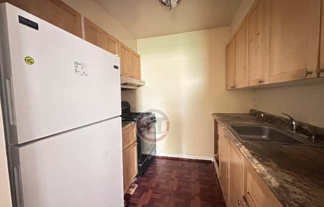 2000 MAPES AVE