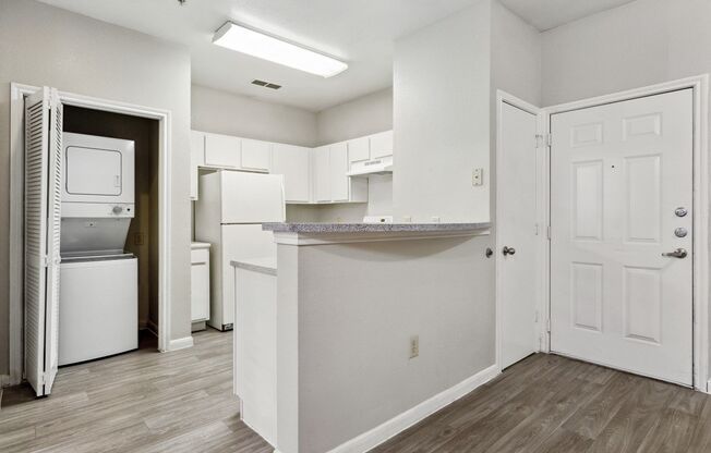 2 beds, 1 bath, 787 sqft, $1,310