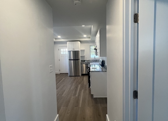 1 bed, 1 bath, 670 sqft, $2,300, Unit 1