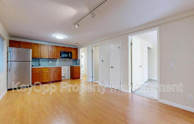 806 35 AVE