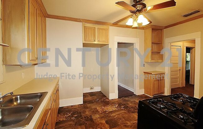 Charming 2/1 Located Minutes from Downtown Waxahachie for Rent!
