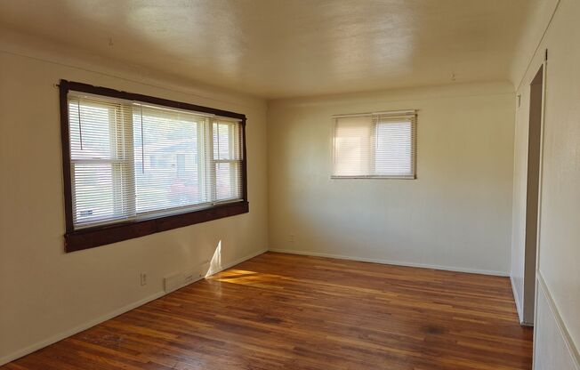 3 beds, 1 bath, $1,350