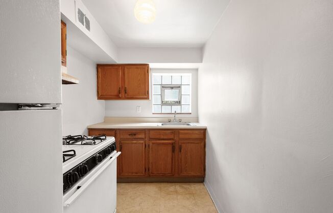 1 bed, 1 bath, 800 sqft, $649, Unit 62 Melvin Court - Bldg. F