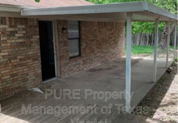 3 beds, 2 baths, 1,300 sqft, $1,795