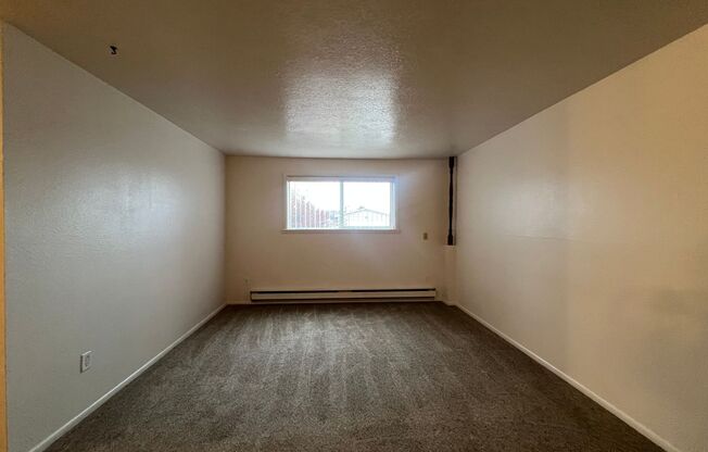 2 beds, 1 bath, $975, Unit 1616 S Von Elm