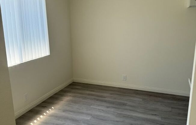 2 beds, 1 bath, $2,295, Unit 14923-04