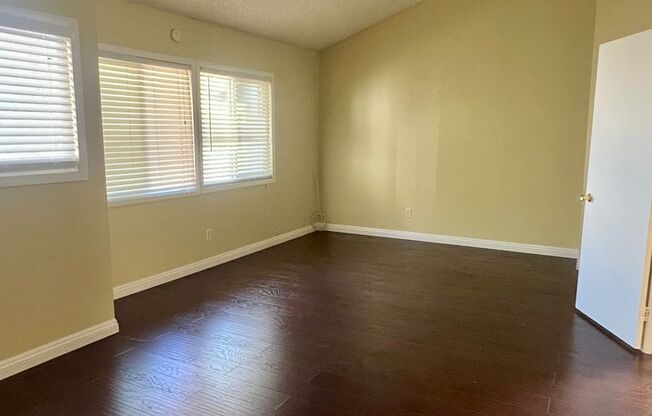 Charming 2 Bed 1.5 Bath Condo in Quiet and Safe Ontario Neighborhood