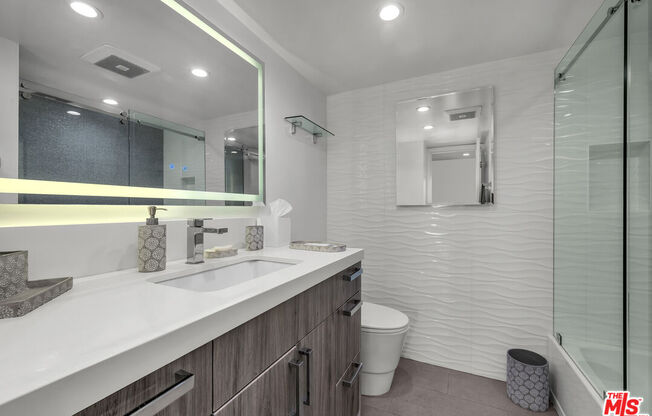 2 beds, 2 baths, 1,352 sqft, $5,100, Unit 1014