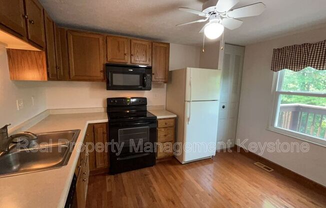 176 W RUSSETS CIR