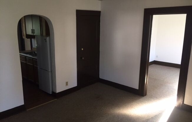 2 beds, 1 bath, $800, Unit 401 Argyle St