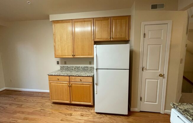 2 beds, 2 baths, $2,450, Unit #101