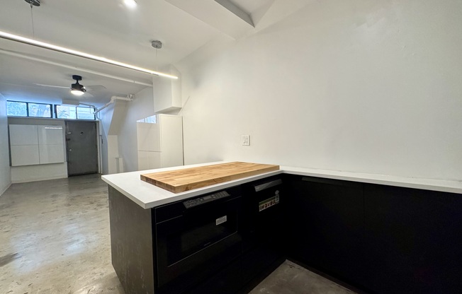 206 E 7 ST