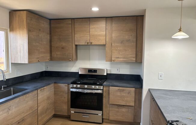 Beautiful 2 bedrooms corner unit in Imperial Beach