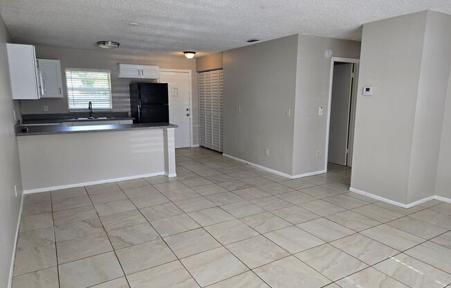 Cozy 2 bedroom/1 bath Duplex