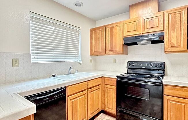 Townhouse Style 2 bedroom/ 1.5 Bath Apartment Available NOW, near Ralston Ave!