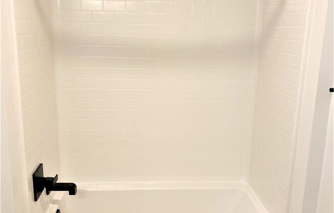 Studio, 1 bath, 354 sqft, $2,195, Unit 405