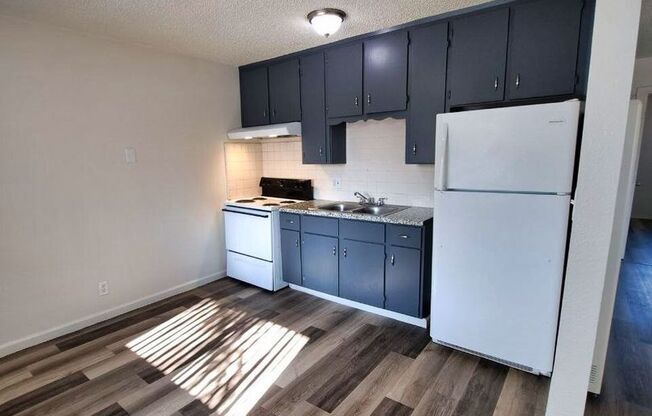 Eastgate Gardens Apartments-424 & 423