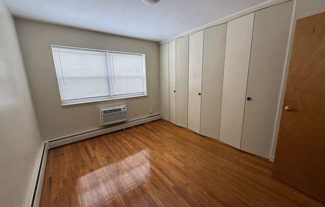 Beautifully-Maintained 1-Bedroom & Centrally Located to Everything You Need!