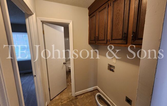 Comfort & Convenience Await: Charming Lexington Apartment with Central HVAC & Off-Street Parking