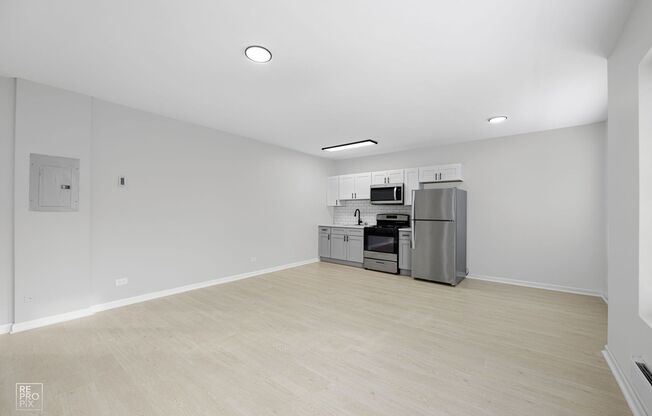 7706 South Coles
