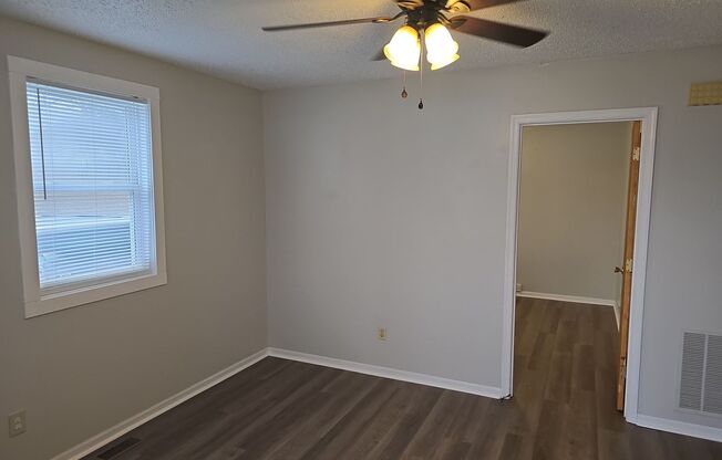 2 beds, 1 bath, $925, Unit APARTMENT 8