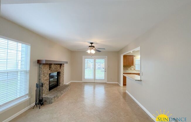 Beautiful 3 Bedroom Townhouse Close to Both Bases!