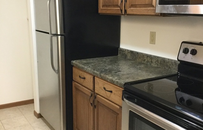 2 beds, 1 bath, 965 sqft, $1,650, Unit 7766RC