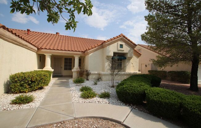 Single story- 2 beds and 2 bath with a den - Sun city Community 55+