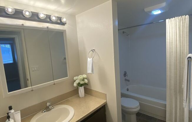 3 beds, 1.5 baths, 1,100 sqft, $1,575, Unit B04