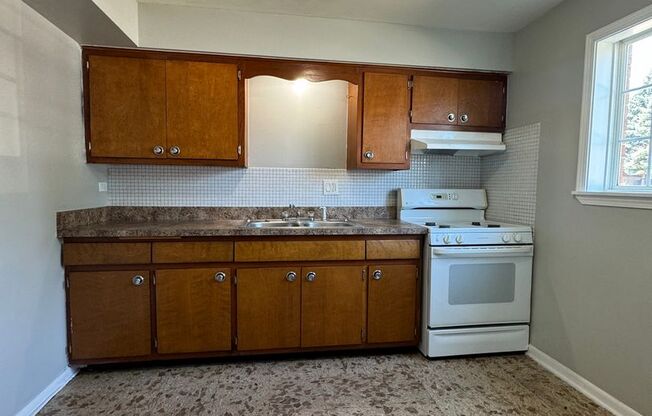 1 bed, 1 bath, $1,050, Unit 1NE