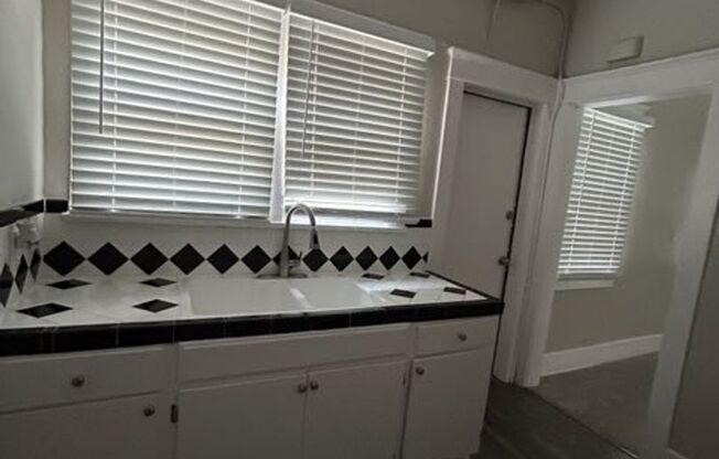 443 ORANGE AVE LONG BEACH, CA 90802