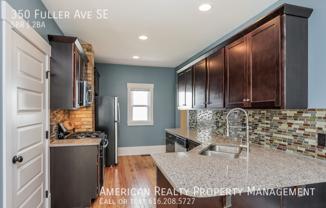 350 FULLER AVE SE