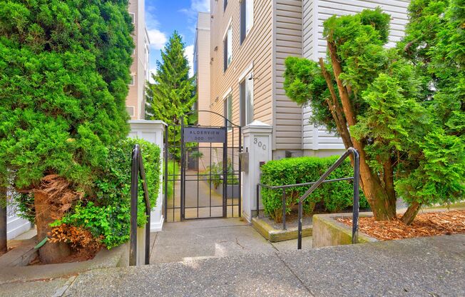 1 bed, 1 bath, 700 sqft, $1,915, Unit 304