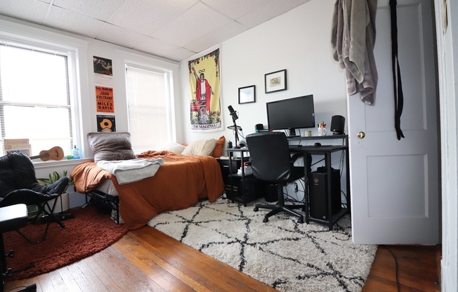 3 beds, 1 bath, $4,795, Unit 10