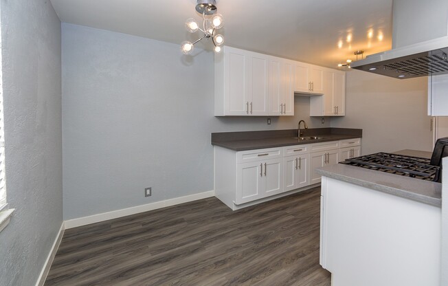 Beautifully Remodeled 1 bedroom Apartment in the heart of Long Beach - $1,950.00