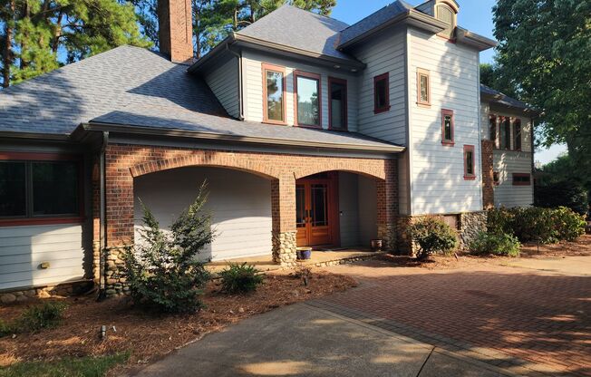 Fully Furnished Lakefront Home
