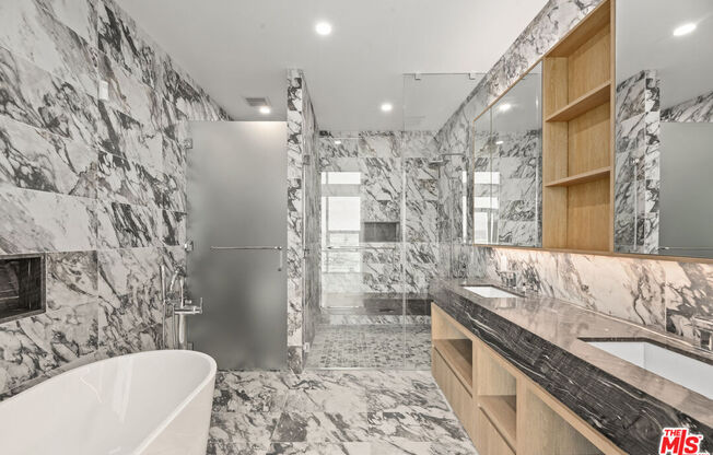 4 beds, 4.5 baths, 3,652 sqft, $25,000, Unit PH 1