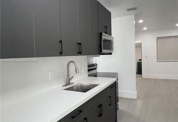 12 NE 49th St # unit 12 (A11680245)