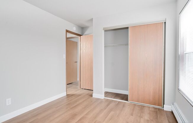 2 beds, 1 bath, 850 sqft, $1,399, Unit F208