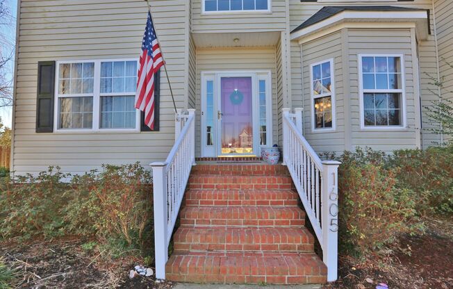 5-Bedroom Pool Home in Stratford Terrace!! Granite Countertops & Stainless Steel Appliances!! Pet Friendly!