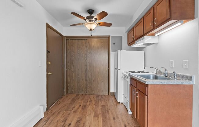 Studio, 1 bath, $699.99, Unit 1650-05